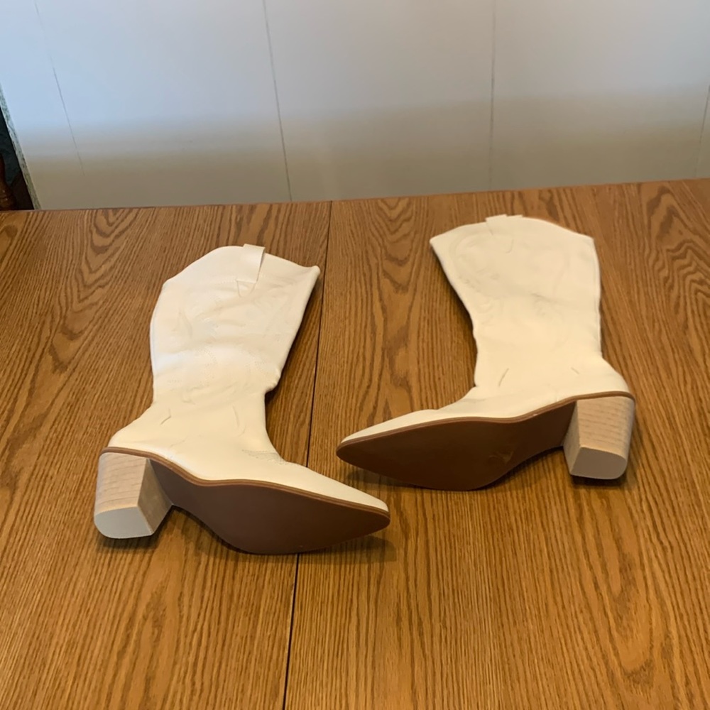SHEIN boots.   WHITE.  Size 41.  NEW!